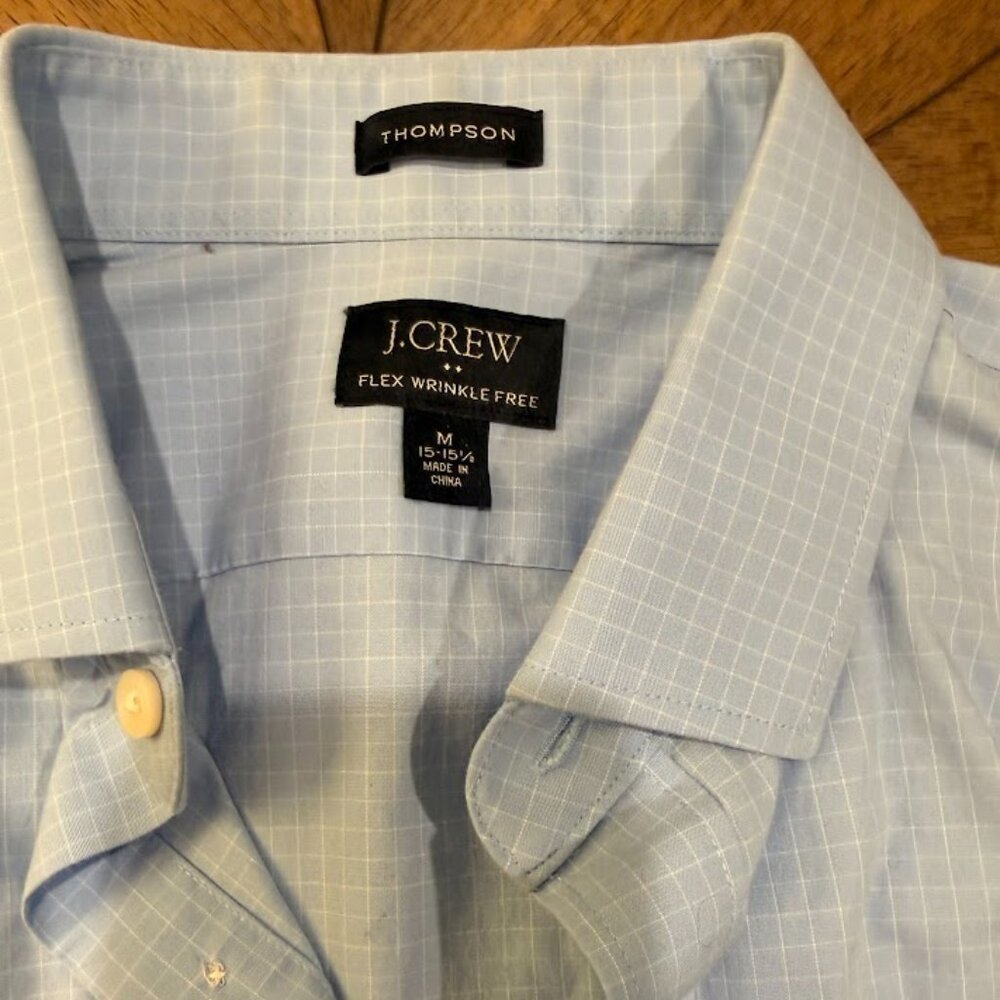 J. Crew Men's Dress shirt. 15/15.5 neck size medium. Blue with soft pattern